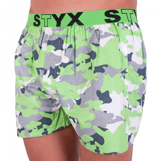 Férfi klasszikus boxeralsó Styx art sport zöld terepmintás gumival (B559)