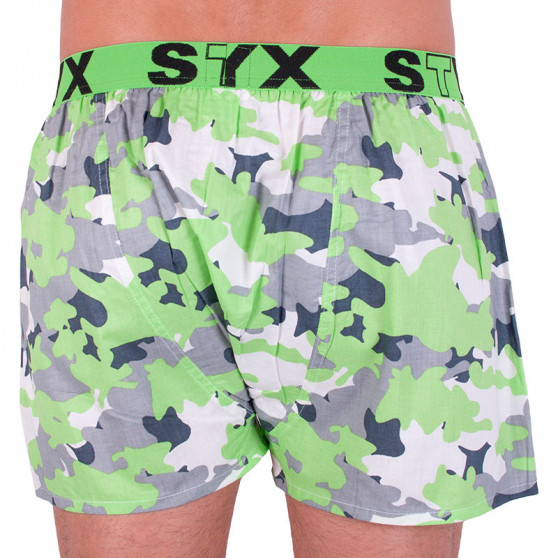 Férfi klasszikus boxeralsó Styx art sport zöld terepmintás gumival (B559)